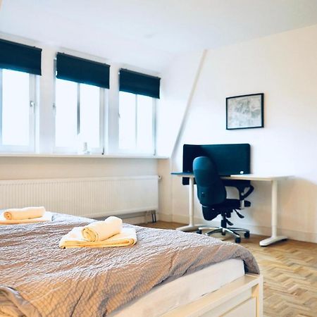 Geraeumiges Wohnen Fuer 7 Personen- Parkplatz- Waschmaschine- 3 Schlafzimmer Wolfsburg Exterior photo
